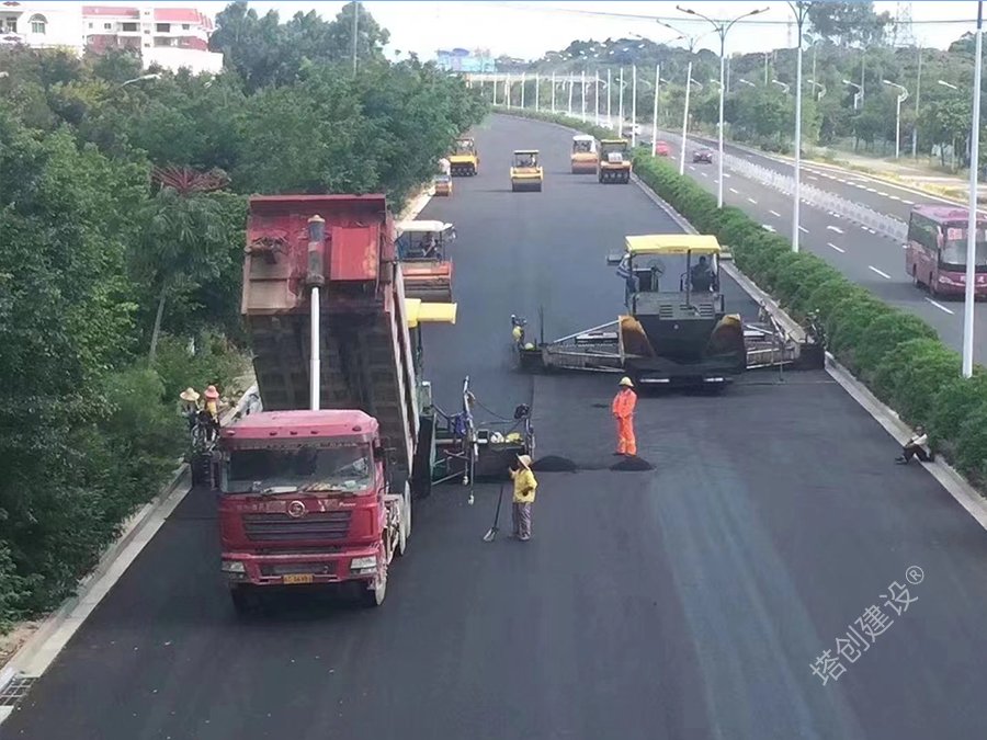 二级公路沥青路面铺设